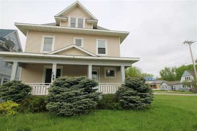 Oelwein IA Single Family Home For Sale: $42,500